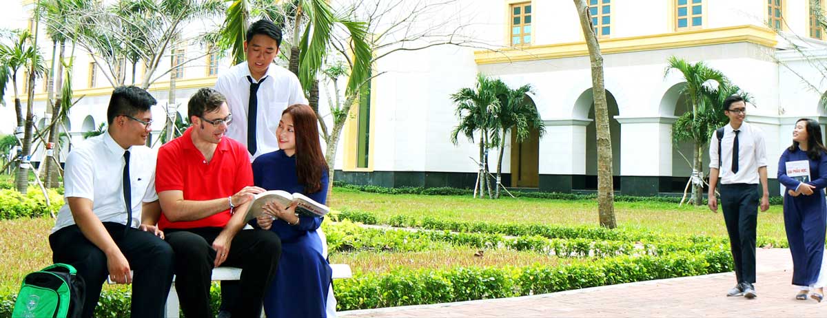 Nhiều học bổng cho thí sinh xét tuyển ngành y ĐH Tân Tạo 1 tuyen sinh