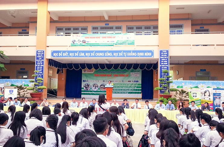 Kết thúc Hành trình "Đúng ngành nghề, sáng tương lai" năm 2015 4 tay thanh2.