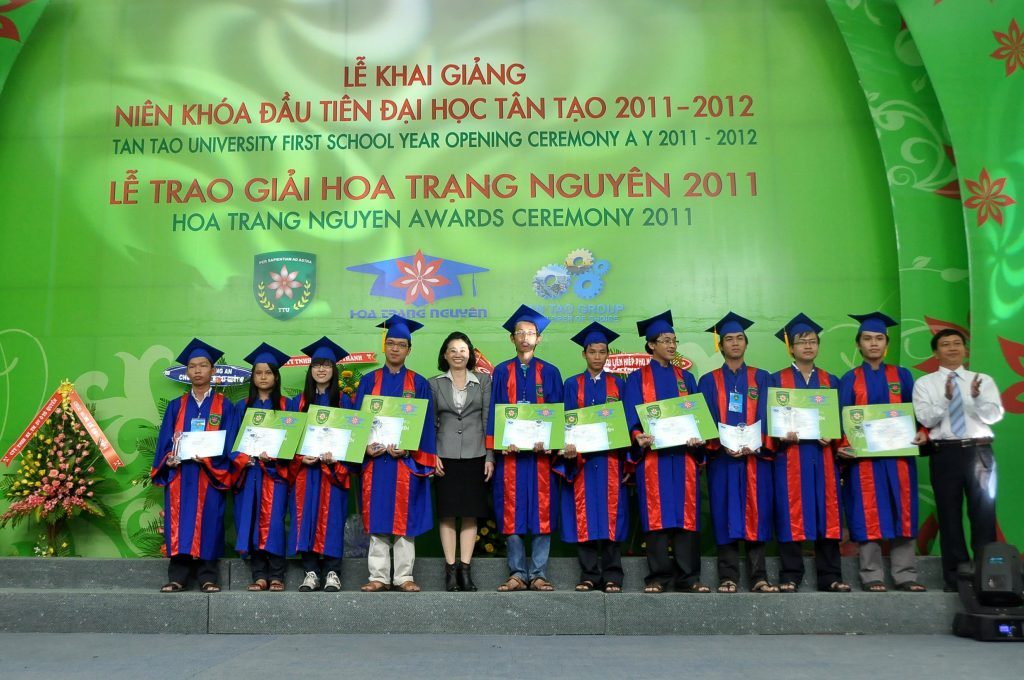 Doanh nhân Đặng Thị Hoàng Yến (A.k.a Maya Dangelas) được vinh danh "Nhà lãnh đạo tài - đức" 3 Cô Yến 4