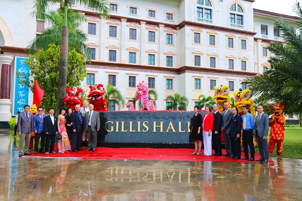 Tri Ân GS. Gillis và GS. Levy tại Lễ đặt tên hai toàn nhà ĐH Tân Tạo 2 IMG 6929