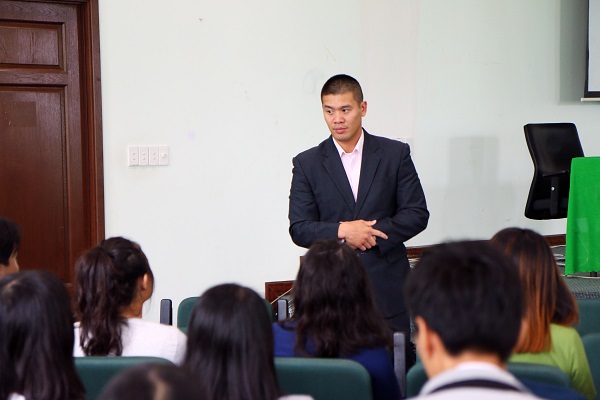 Gs. Đại học Harvard chia sẻ kinh nghiệm cùng SV Y Khoa TTU 2 IMG 7972