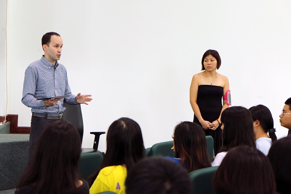 Gs. Đại học Harvard chia sẻ kinh nghiệm cùng SV Y Khoa TTU 3 IMG 8047