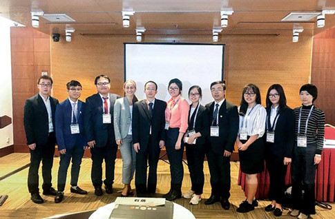 Sinh viên Việt Nam tại Hội nghị Tim mạch Vạn Lý Trường Thành 2 2 sv cung gs thach taihntmtq