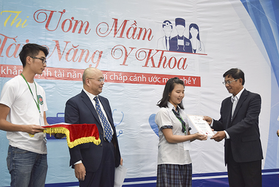 11 thí sinh vào vòng chung kết Ươm mầm tài năng y khoa 10 ykhoa8