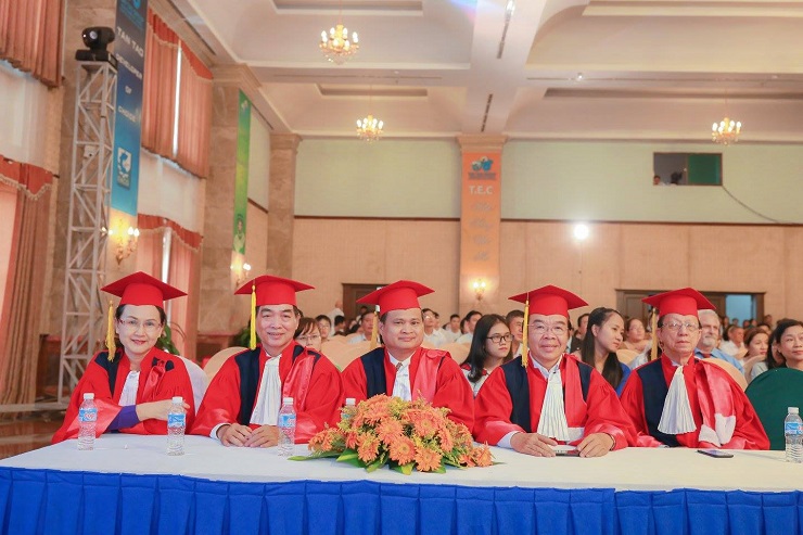 Report to Faculty, Students, and Parents of Students about the Activities of Tan Tao University in 2017 2 h2