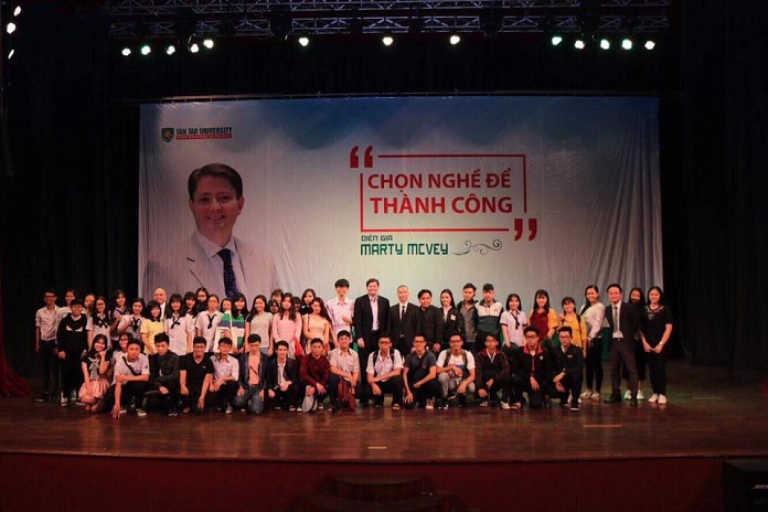 Báo cáo kết thúc năm học 2017-2018 gửi giảng viên, phụ huynh và sinh viên 10 h8