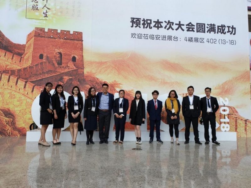 Dr. Thach Nguyen – an inspirational teacher of medical students at Tan Tao University (TTU) 6 hoithao19 08 e1540879114851