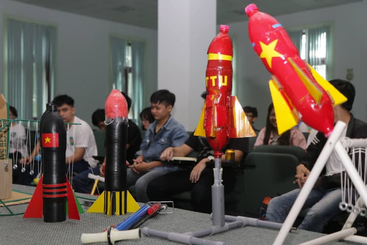 Creative youth contest 2018 - Interesting and unique experience 3 Ky thuat 02