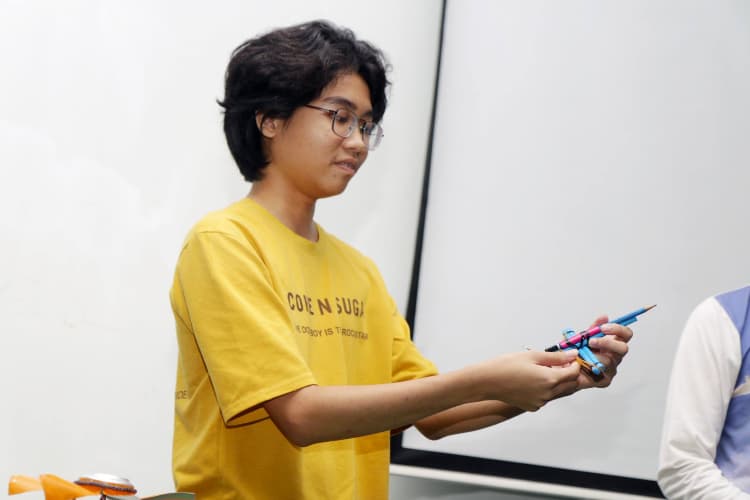 Creative youth contest 2018 - Interesting and unique experience 6 Ky thuat 05