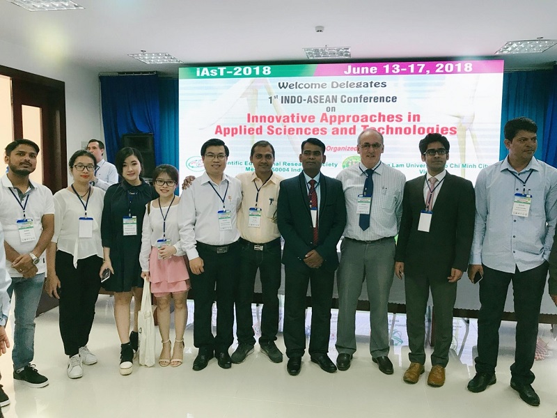 Tan Tao University supports students in scientific research 2 Nghen cuu khoa hoc 01