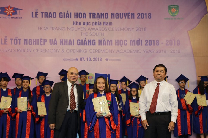 Taking in the signs in 2018 with Tan Tao University 15 HTN2018