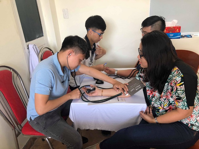 Khám sức khỏe định kỳ năm học 2018-2019 8 kham 7