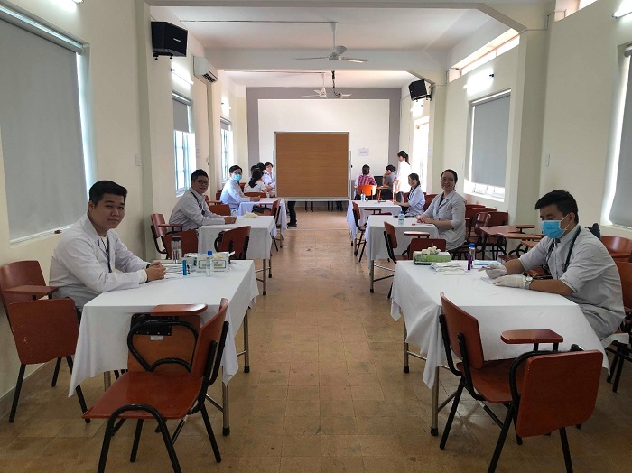 Khám sức khỏe định kỳ năm học 2018-2019 1 kham