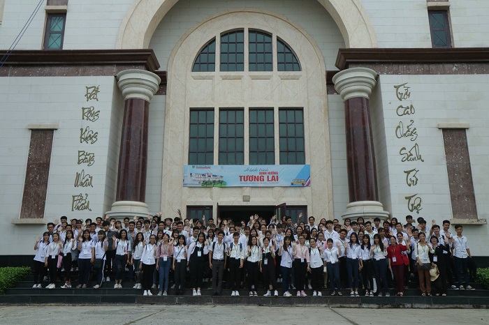 Taking in the signs in 2018 with Tan Tao University 18 sv5