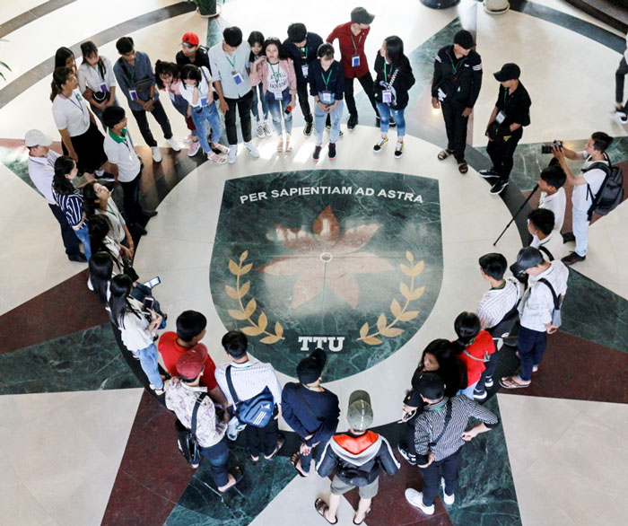 Fostering occupational dream of Hieu Nhon students with "The journey of orienting future" 6 Hieu Nhon 06