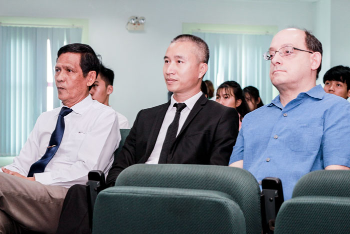 Fostering occupational dream of Hieu Nhon students with "The journey of orienting future" 12 Hieu Nhon 12