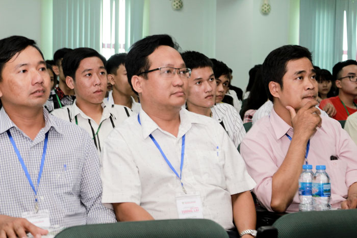 Fostering occupational dream of Hieu Nhon students with "The journey of orienting future" 14 Hieu Nhon 14