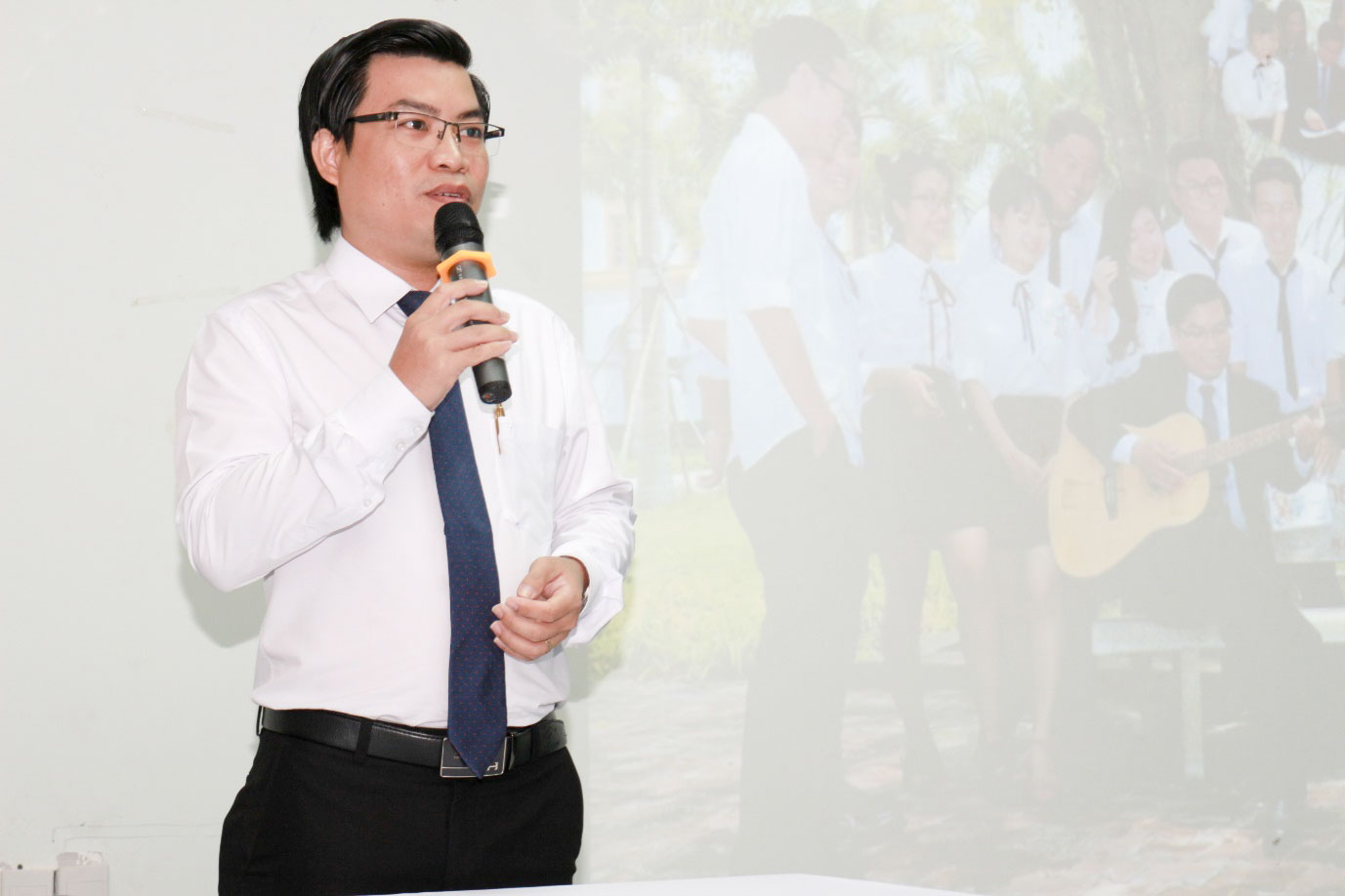 Fostering occupational dream of Hieu Nhon students with "The journey of orienting future" 17 Hieu Nhon 17