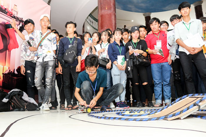 Fostering occupational dream of Hieu Nhon students with "The journey of orienting future" 26 Hieu Nhon 26