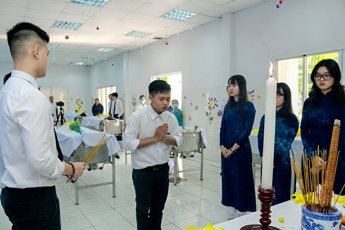 Tan Tao University organized Macchabée ceremony to express gratitude to those who donated their bodies and white coat ceremony for first-year medical students 1 Macchabee 01