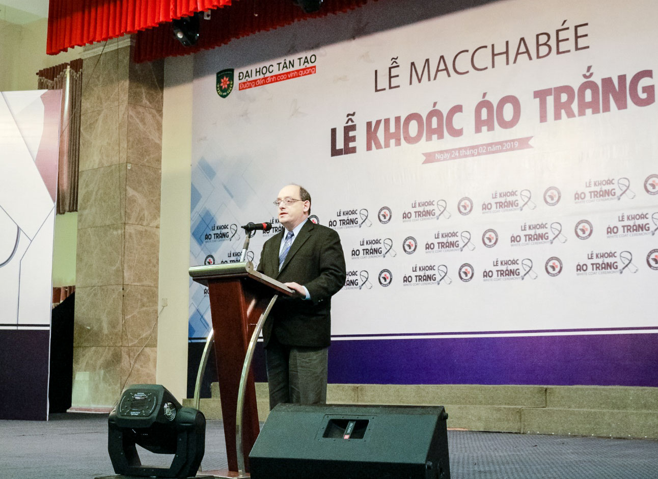 Tan Tao University organized Macchabée ceremony to express gratitude to those who donated their bodies and white coat ceremony for first-year medical students 3 Macchabee 03