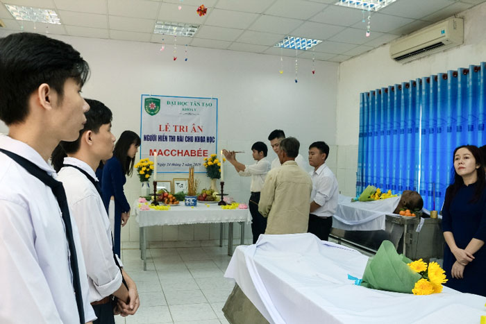 Tan Tao University organized Macchabée ceremony to express gratitude to those who donated their bodies and white coat ceremony for first-year medical students 5 Macchabee 05