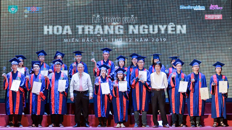 Đánh dấu chặng đường 12 năm vun trồng tài năng đất Việt 4 HTN2019 07