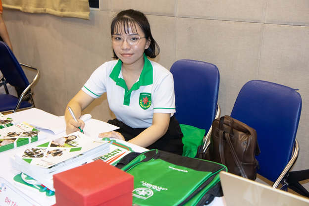 Trường Đại Học Tân Tạo “Hướng Nghiệp Đại Học” Tại Vinschool 4 vins4