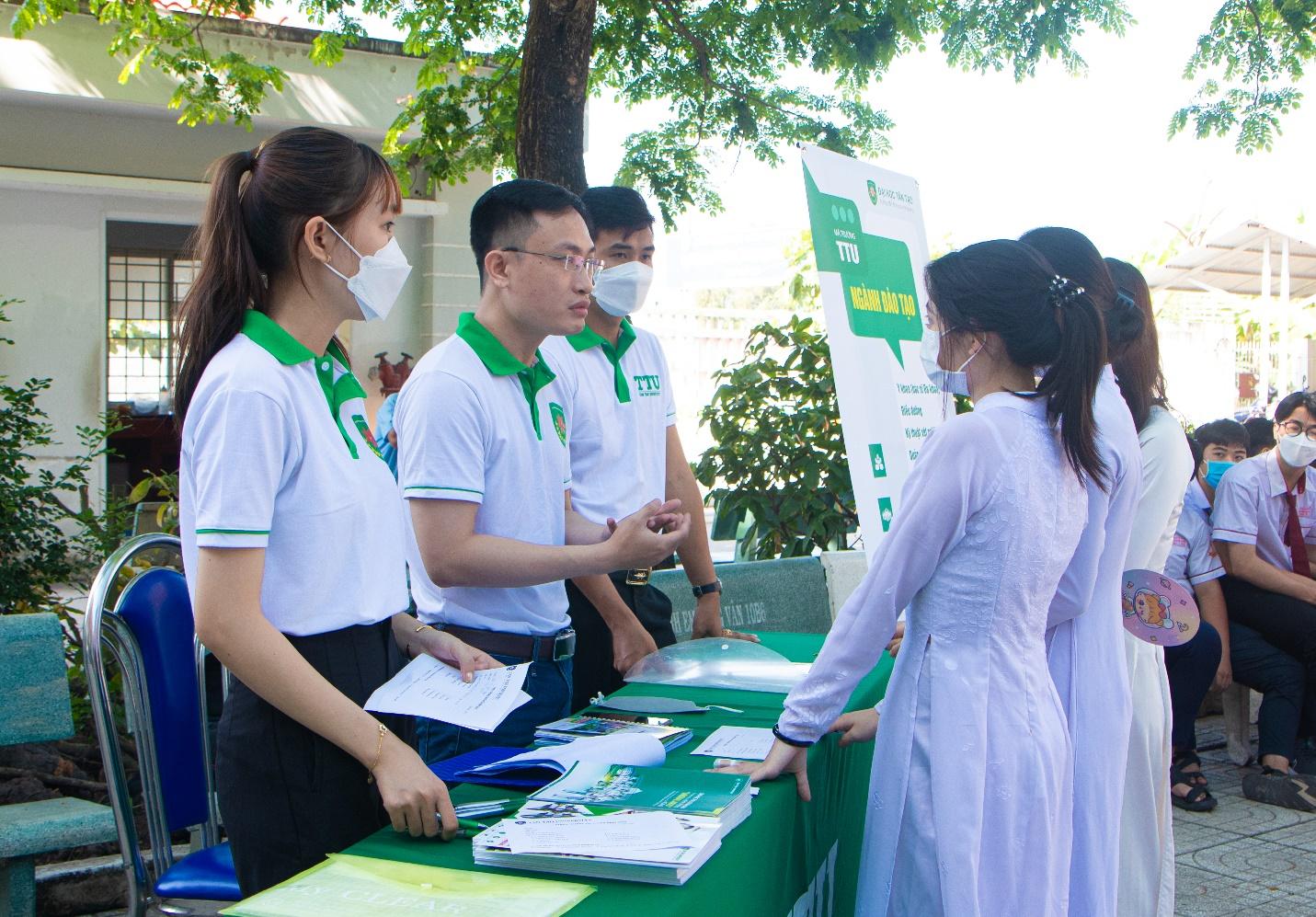 Đại học Tân Tạo tổ chức chuỗi chương trình “Chọn nghề hạnh phúc” đến với học sinh THPT trên cả nước 5 image7 1