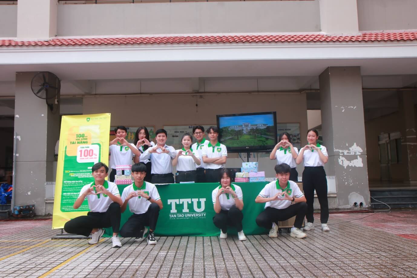 Tuyen sinh Nguyen Huu Tho