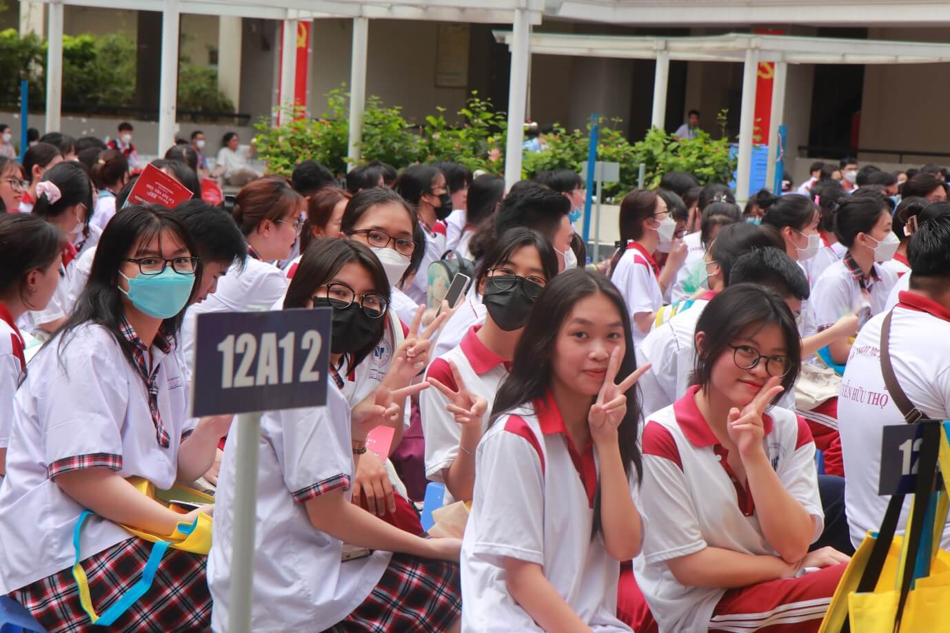 Tuyen sinh Nguyen Huu Tho2