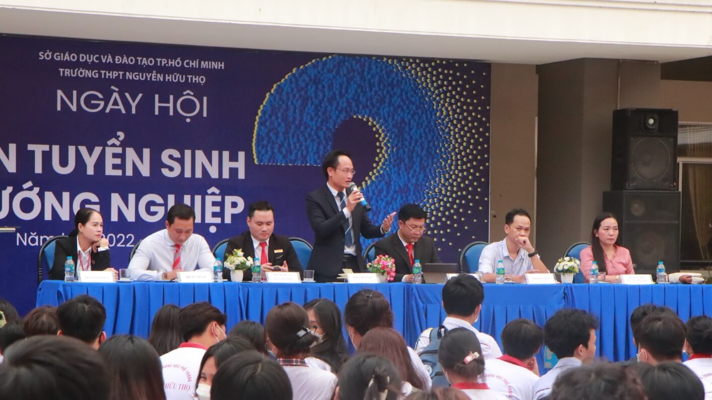 Tuyen sinh Nguyen Huu Tho3