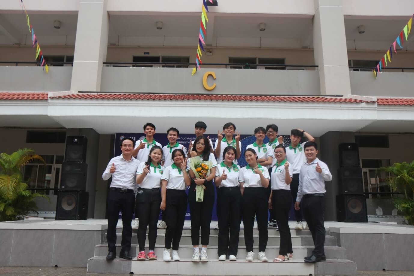 Tuyen sinh Nguyen Huu Tho6