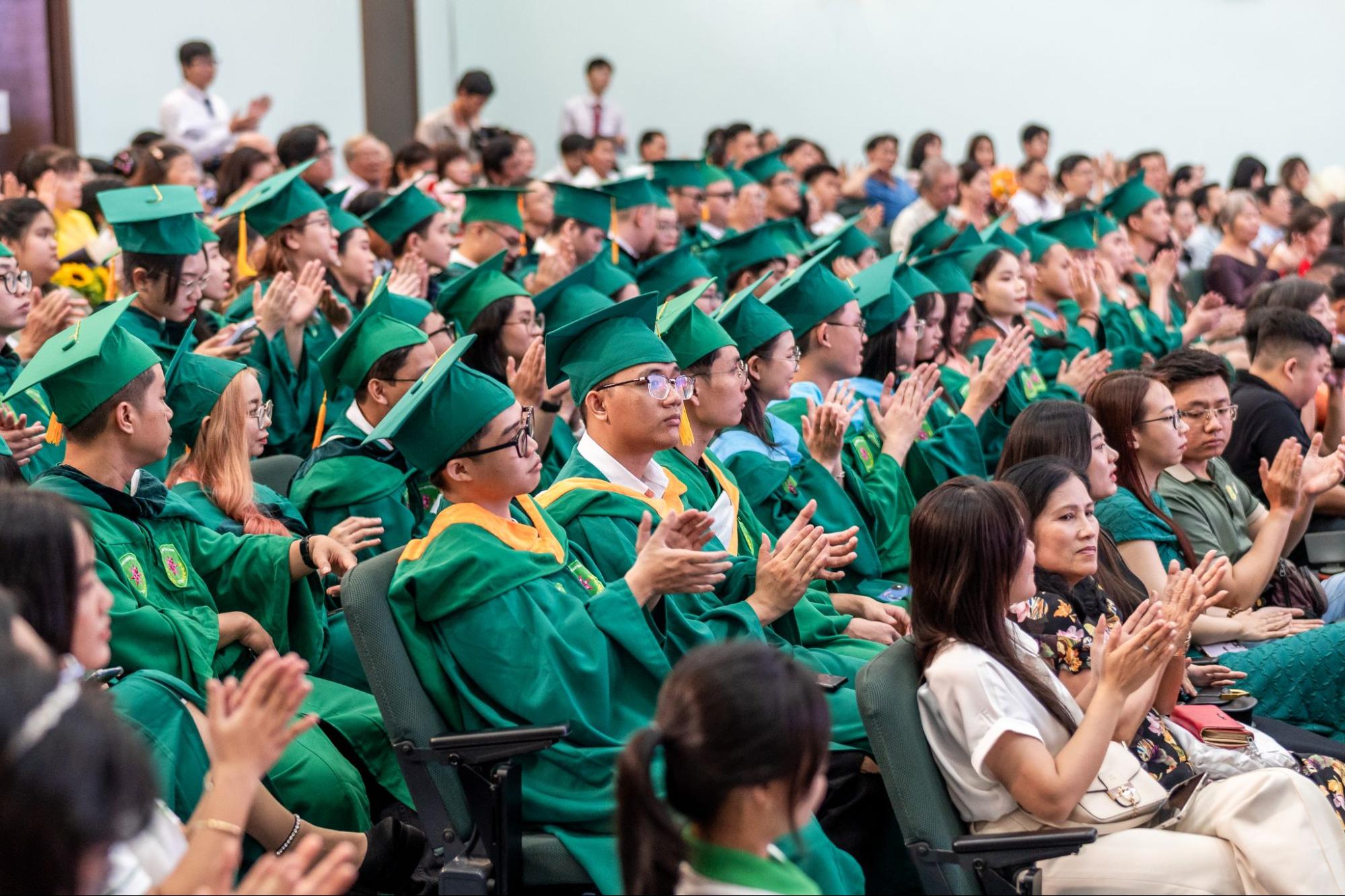New Bachelor Vuong Thao Nguyen won the TTU President's Honor Award 3 image1 2