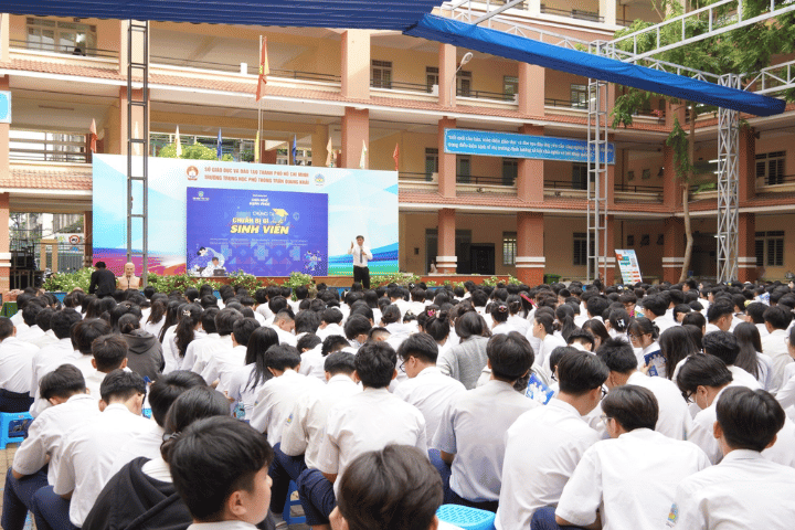 Chia sẻ bí quyết thành công trước ngưỡng cửa Đại học 1 Chuong trinh tuyen sinh dai hoc