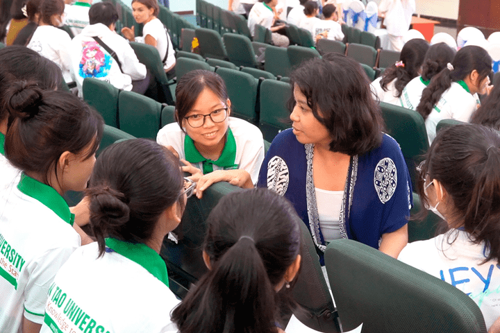 Ngành ngôn ngữ Anh và những thông tin thú vị khi học ngành này 3 Sinh vien truong Dai hoc Tan Tao