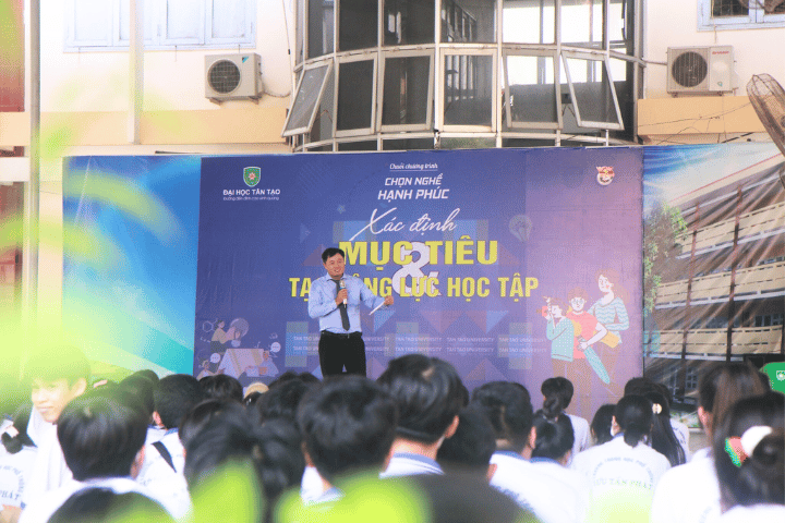 TS Nguyen Mai Lam hoc sinh sinh vien