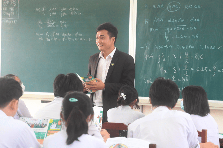 Tan Tao Unitour: Nộp hồ sơ xét tuyển tại trường 1 Tan Tao Unitour tuyen sinh dai hoc