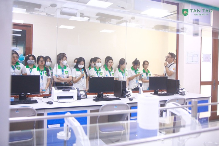 Ngành Kinh doanh Quốc tế và cơ hội nghề nghiệp 2 Tham quan doanh nghiep