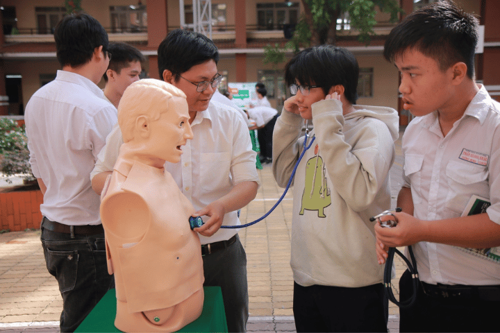 Chia sẻ bí quyết thành công trước ngưỡng cửa Đại học 7 Tu van tuyen sinh Dai hoc Tan Tao