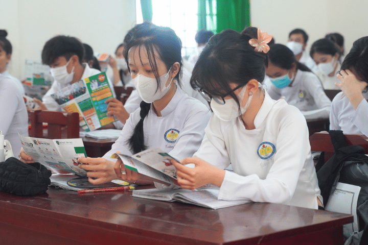Tan Tao Unitour: Nộp hồ sơ xét tuyển tại trường 2 Tuyen sinh dai hoc TTU