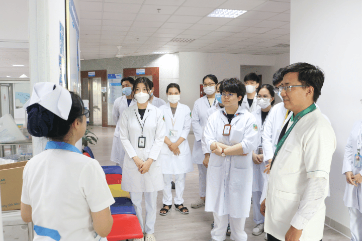 Trải nghiệm thực tế từ năm 2 cho sinh viên Y Khoa 4 ky thuc tap benh vien dai hoc y tan tao sinh vien y khoa nam 2 trai nghiem thuc te quy bau