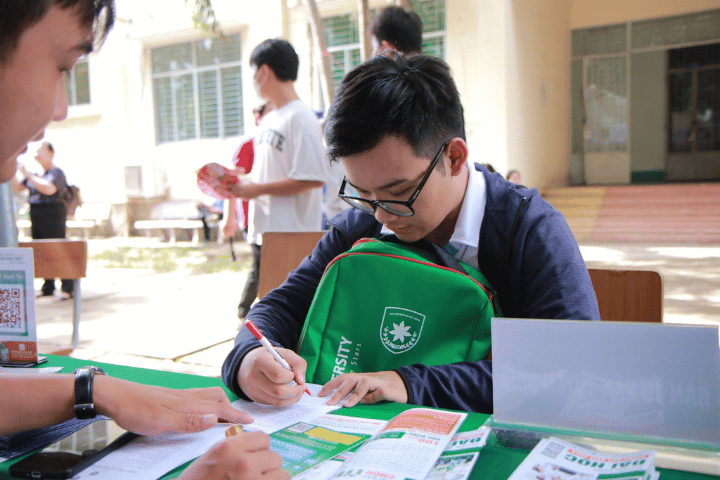Đại học Tân Tạo tham gia Ngày hội việc làm tỉnh Long An năm 2024 2 Dai hoc Tan Tao co hoi viec lam