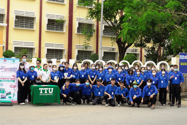 Muôn vàn cách truyền động lực cho sĩ tử mùa thi 3 Dai hoc Tan Tao ho tro hoc sinh