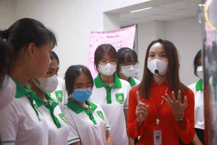 Sinh viên TTU trưởng thành từ "giảng đường doanh nghiệp" 9 Dai hoc Tan Tao tham quan