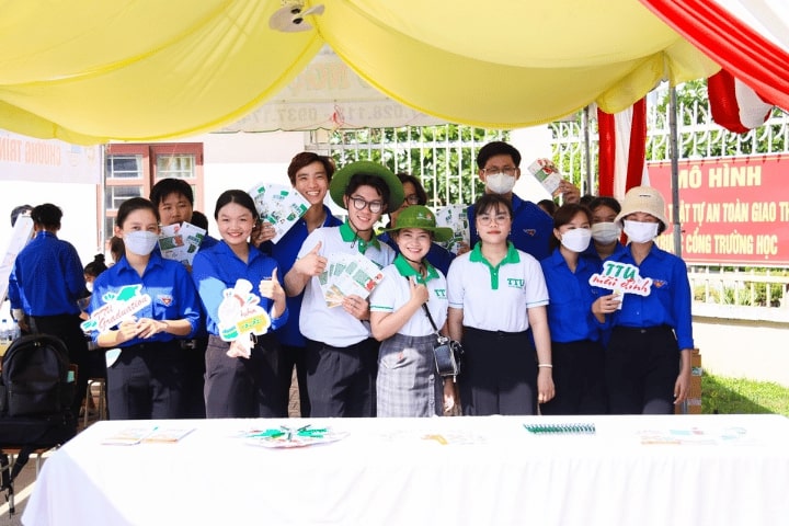 Gợi ý 8 “bí kíp" dành cho sĩ tử trong kỳ thi THPT QG 2024 2 Dai hoc Tan Tao tiep suc mua thi