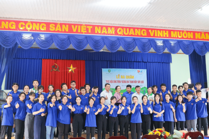 5 gợi ý để học sinh “Sẵn sàng hành trang vào đại học" 12 Hoat dong ngoai khoa Dai hoc Tan Tao