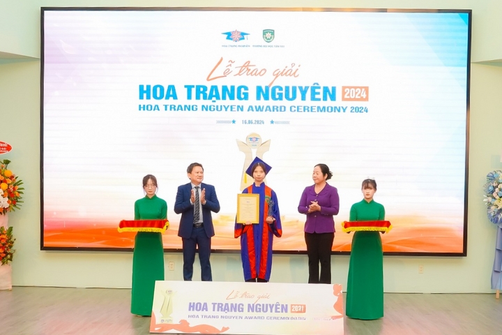 Lễ trao giải Hoa Trạng Nguyên lần thứ 13, năm 2023 - 2024 5 Le trao giai Hoa Trang Nguyen