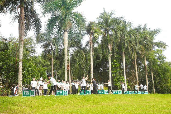 5 gợi ý để học sinh “Sẵn sàng hành trang vào đại học" 8 Sinh vien TTU ngoai khoa