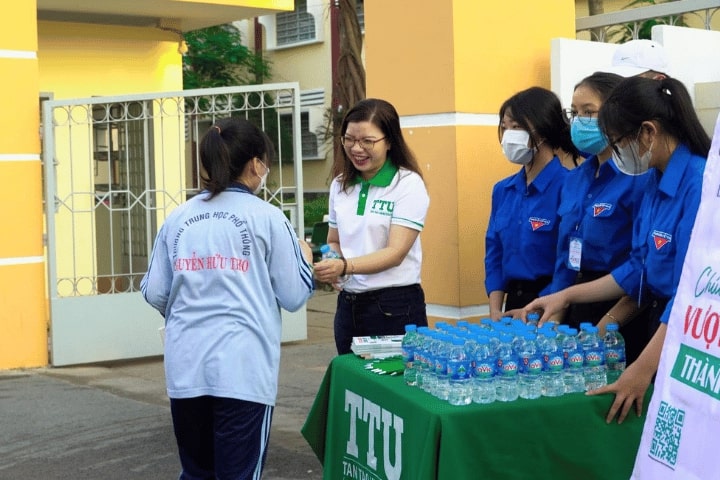 Gợi ý 8 “bí kíp" dành cho sĩ tử trong kỳ thi THPT QG 2024 3 Tiep suc mua thi Dai hoc Tan Tao